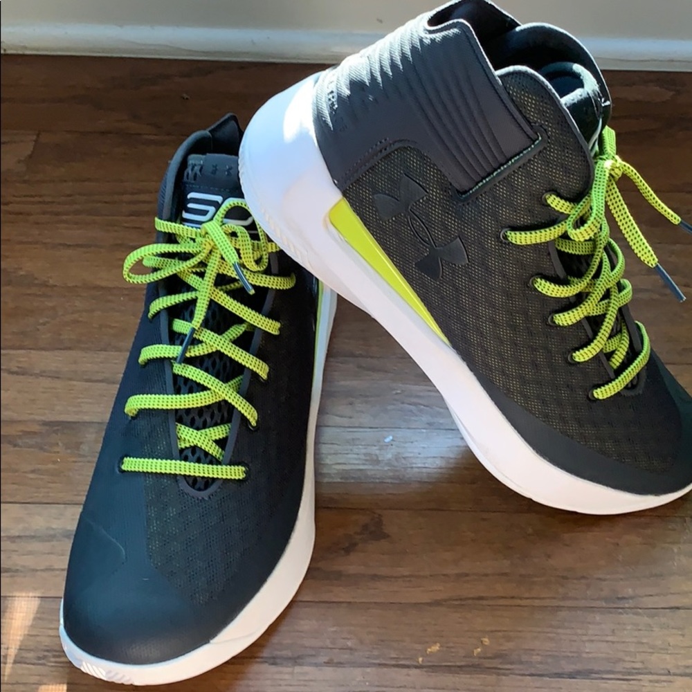 NWOT Steph Curry Under Armour high-top 🏀 shoes